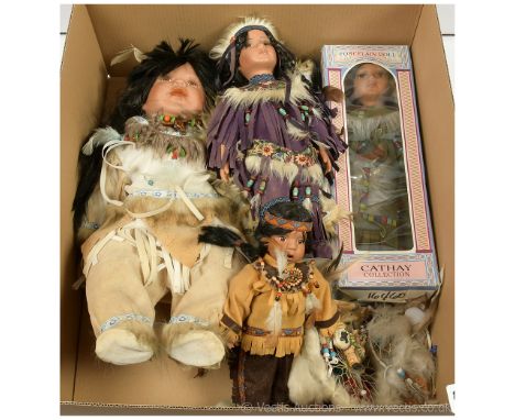 Quantity of Indian related collectables including ceramic dolls x 4, dream catchers, decorative bow and arrow and others, all