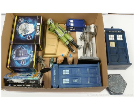 Quantity of Doctor Who related collectables including Zeon ceramic Tardis teapot and Tardis mug, Danbury Mint metal Cyberman 