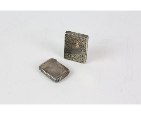 Silver vesta case, Chester 1886 and a silver white metal snuff box/vesta case