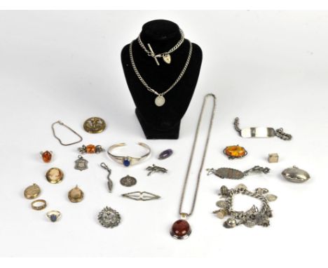 Collection of antique and vintage, silver, gold and other jewellery to include 18ct gold ring ( no stones ) 2.6gm, 9ct gold r