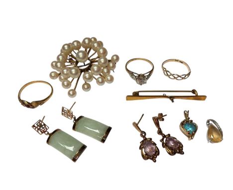 Group of gold and yellow metal jewellery to include two 9ct gold gem set pendants, pair of 9ct gold gem set earrings, pair of