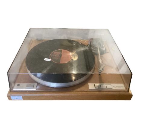 Dual CS 5000 record player.