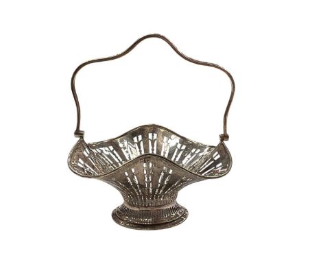 George V silver bonbon dish with pierced decoration and swing handle, (Birmingham 1911), maker William Hair Haseler, 13cm in 