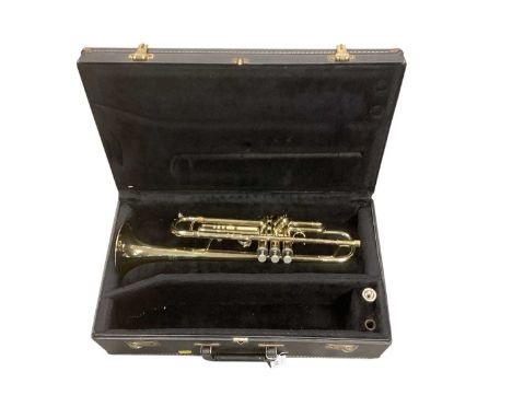 Getzen Eterna classic trumpet in case