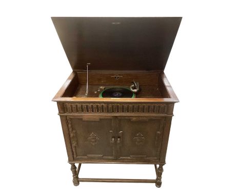 1920's / 30's Columbia No. 155A Gramophone record player in free standing oak case, 84cm in length x 58cm deep x 93cm in heig