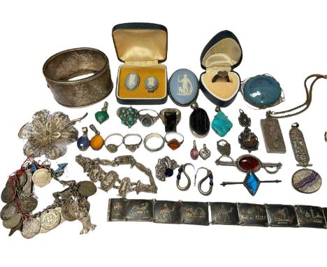 Group of silver and white metal jewellery including gem set rings and pendants, silver ingot pendant, white metal cuff bangle