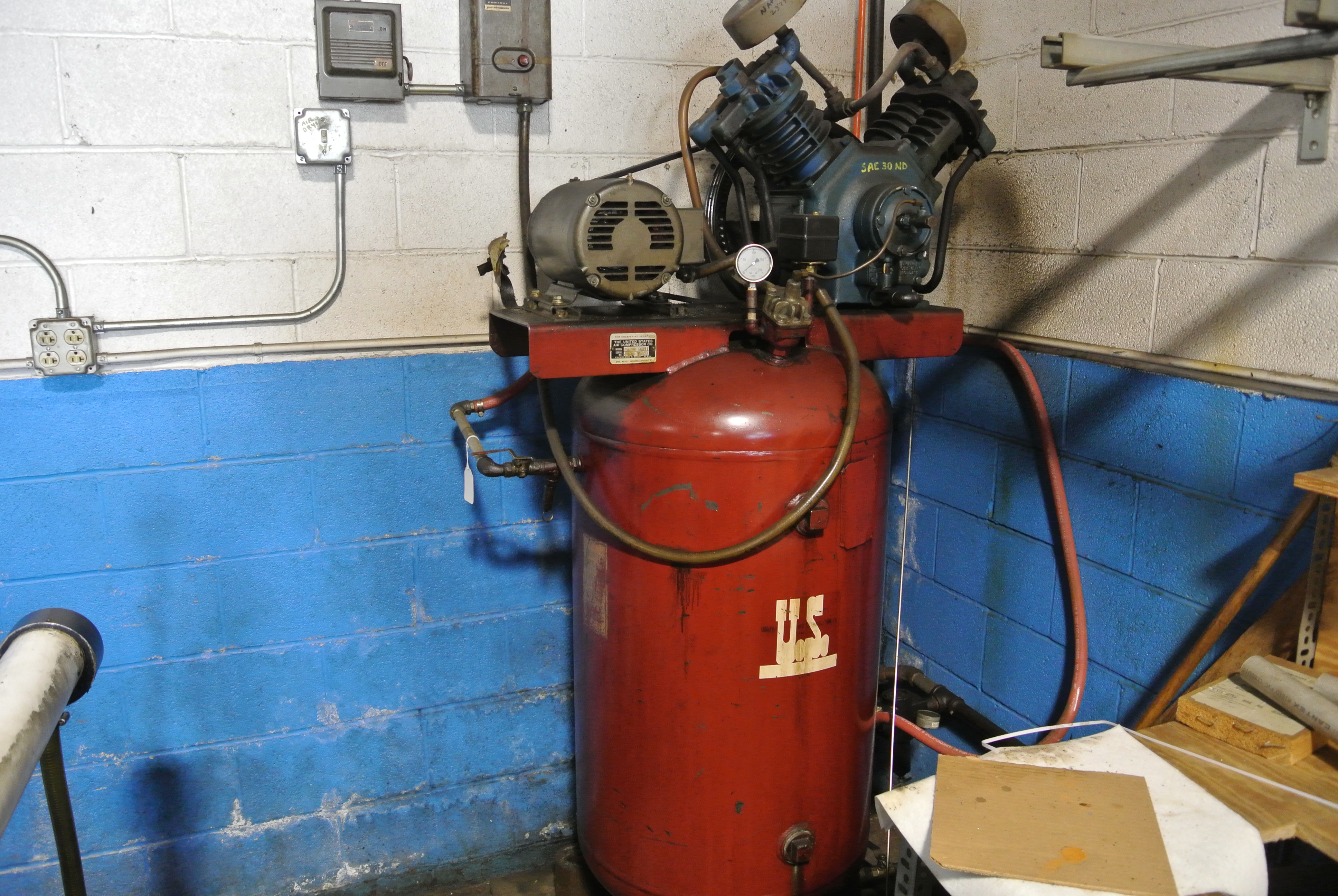 60 gallon 5hp Vertical US Air Compressor. FA9811 model number
