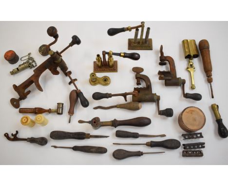 A collection of gunsmith tools and equipment including shotgun cartridge re-loading tools, Nimrod 12 bore 1047 brass capper a
