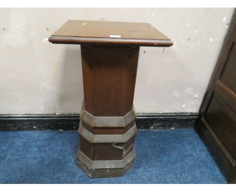  St Mary's Abbey - A VINTAGE OAK GOTHIC STYLE PEDESTAL H-85.5 CM