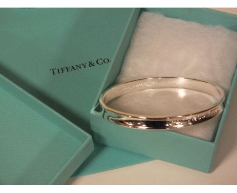 A TIFFANY STYLE BANGLE WITH BOX AND BAG