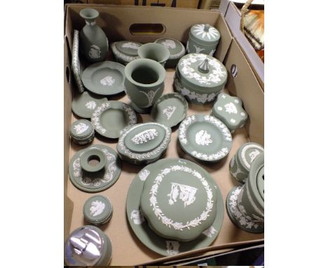 TWO BOXES OF GREEN WEDGWOOD JASPERWARE TO INCLUDE PIN DISHES, VASES, TABLE LIGHTER ETC