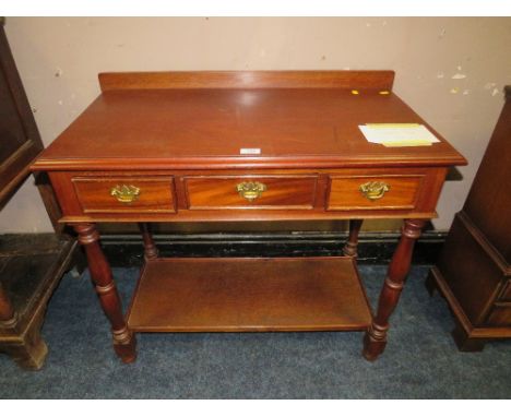 A VINTAGE MAHOGANY THREE DRAWER DESK / WASHSTAND H-75 W-84 CM