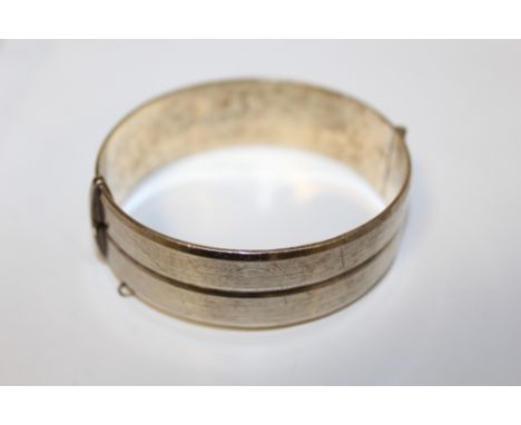 A VINTAGE SILVER GILT BANGLE, APPROX WEIGHT 49 G
