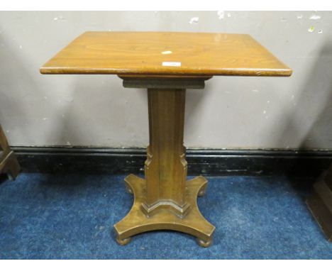  St Mary's Abbey - A VINTAGE OAK GOTHIC STYLE PEDESTAL TABLE H-70 W-53 CM