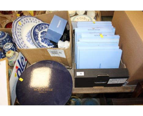 TWO BOXES OF WEDGWOOD CERAMICS TO INCLUDE BOXED COLLECTORS PLATES TOGETHER WITH A BOXED ROYAL WORCESTER COFFEE SET 
