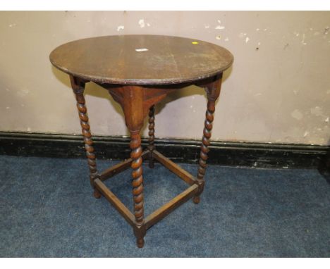  St Mary's Abbey - A VINTAGE OAK CIRCULAR BARLEYTWIST TABLE H-71 DIA. 57 CM