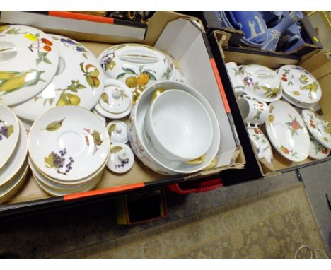 TWO TRAYS OF ROYAL WORCESTER EVESHAM DINNERWARE 