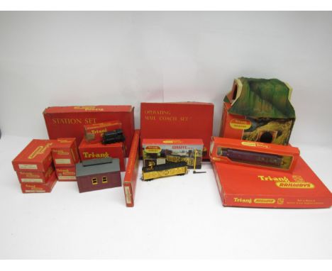 A mixed collection of boxed 00/H0 gauge model railway rolling stock including Triang-Hornby, Lima, Palitoy Mainline, Jouef, K