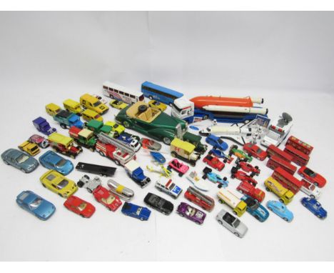 A mixed group of loose and playworn diecast and plastic vehicles including Hot Wheels, Matchbox, Majorette, Welly, Realtoy Sp