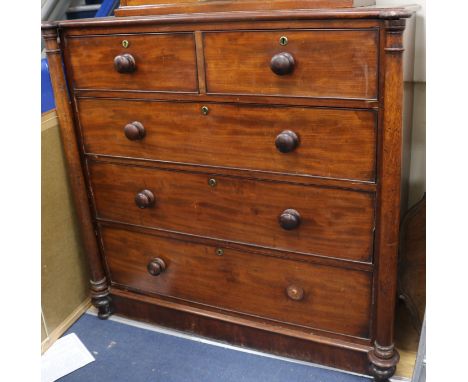 A Victorian mahogany chest of drawers H.118cm