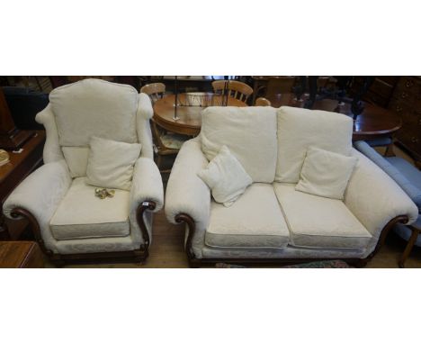 A fine quality Arighi Bianchi Knole two seater sofa and matching armchair, upholstered in a cream floral material.