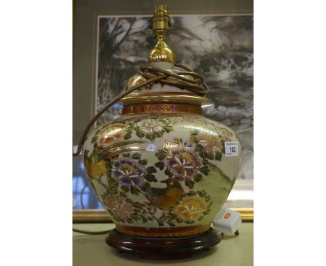 A modern Oriental exportware table lamp, having floral decoration.