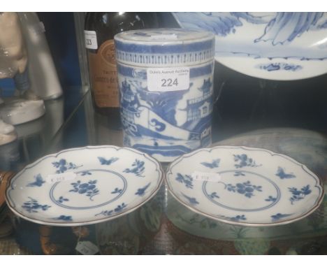 A pair of Chinese saucers and a blue and white jar