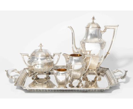 KaffeeserviceBremen, um 1900. Silber, 5-teilig. Herstellermarke Koch & Bergfeld. Quadratischer Korpus mit eingezogenen Ecken 