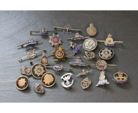 A collection of military badges, button, etc to include Welsh Guards,Tank Regiment, Royal Marines and various others, many si