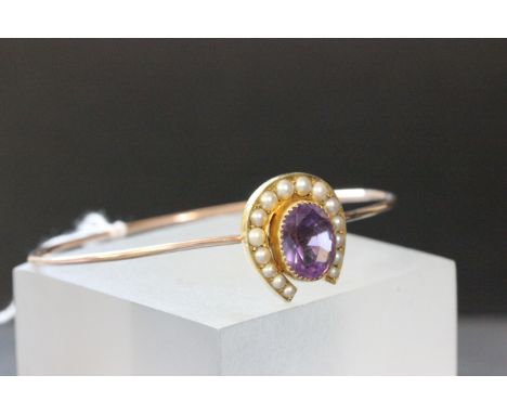 Victorian gold bangle with amethyst & pearl horseshoe to centre which unscrews to fit on hat pin