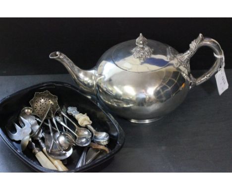 Mixed silver & silver plate to include teapot, silver shoe horns and three Rolex spoons