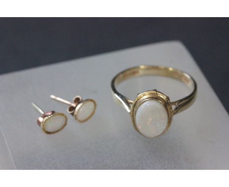 9ct gold and opal ring with matching earrings