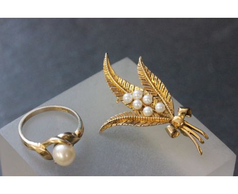 Pearl mounted 9ct gold ring and brooch