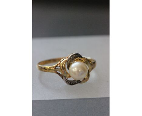 9ct gold & single Pearl ring with box