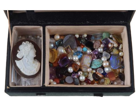 Loose gemstones to include diamonds and white stones, opal, amethyst, citrine, agate, topaz, garnet, etc