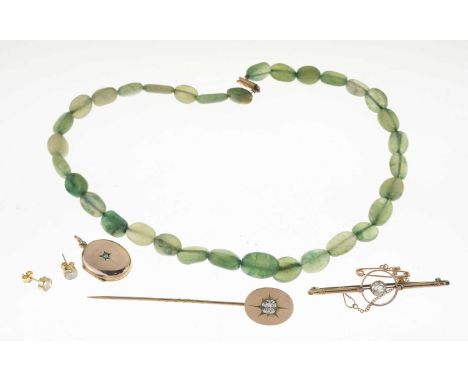 Jade bead necklace having a 9ct barrel clasp, together with a white stone stick pin, a white stone 9ct bar brooch, white ston