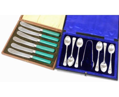 An Edward VII silver spoon and sugar tong cased set, the spoons each engine turn engraved with flowers, leaves, and diamond s