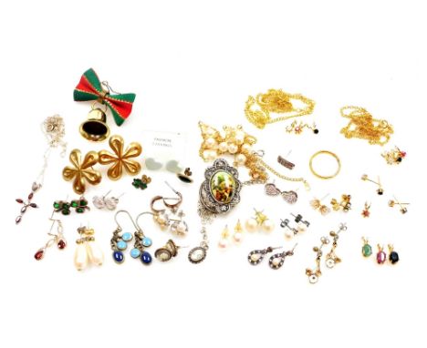 A small group of costume jewellery and effects, to include mainly silver and other earrings, a gold plated wedding band, a si