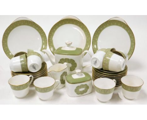 A Royal Doulton Sonet pattern part tea service, comprising teapot and cover, milk jug, sugar bowl, three serving plates, twel