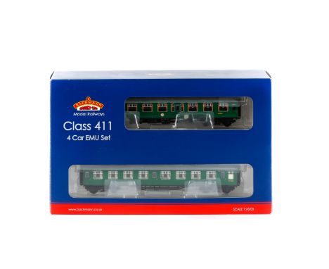 A Bachmann 'OO' gauge Class 411 4-Car EMU Set (31-426). A British Railways electric multiple unit, RN 7126. In green livery. 