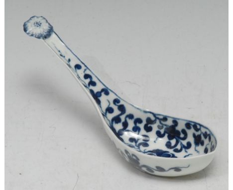 A Worcester Maltese Cross rice spoon, in underglaze blue, flower terminal, 13.5cm long, crescent mark, c.1770 