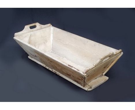 WASH TROUGH.
A large pine wash trough with soap shelf.
97 x 50cm.