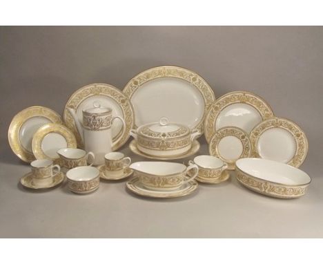 ROYAL WORCESTER.
An extensive Royal Worcester dinner & coffee service, in the 'Hyde park' pattern, circa 1966, comprising cof