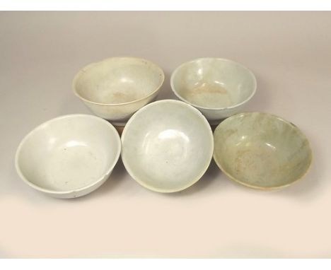 TEK SING CARGO.
Five Chinese Tek Sing cargo porcelain bowls, with light turquoise glaze inside & out.
Diameter 16.5cm.