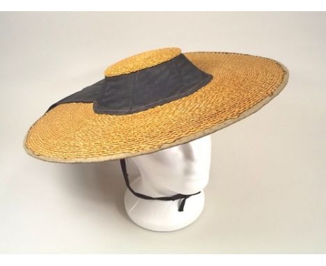 STRAW SUN HAT.
A vintage woven straw sun hat, with floral lining.
Diameter 42cm.
