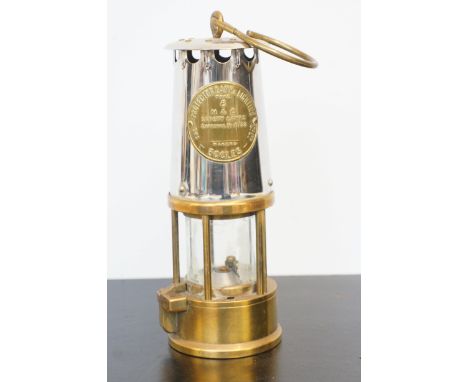 Eccles minors lamp