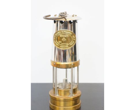 E Thomas &amp; Williams minors lamp