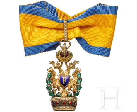 Orden der Eisernen Krone 2. Klasse mit Kriegsdekoration  Bronze, vergoldet, beidseitig emailliert. An den Pendilien der Herst