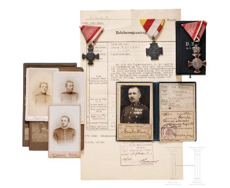 Drei Auszeichnungen, Fotos und Dokumente, deutsch/Österreich  Ein silbernes, beidseitig rot emailliertes Verdienstkreuz mit d