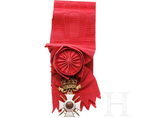 St.-Alexander-Orden - Großkreuz mit Schwertern durch die Mitte  Silber, vergoldet und emailliert. Die Pendilien auf der Rücks
